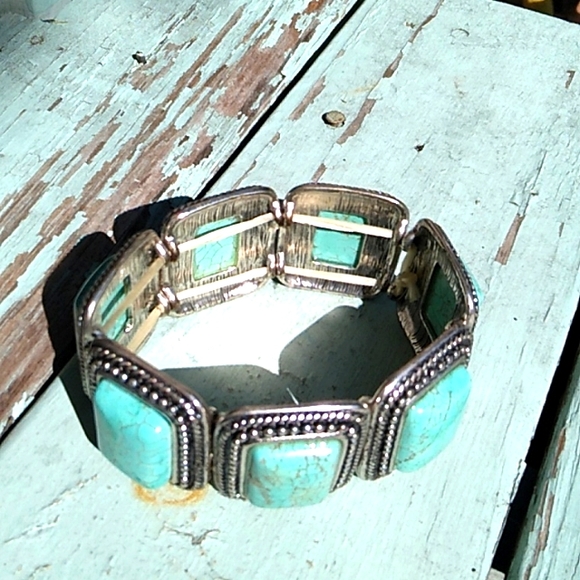 Jewelry - Nwt Faux Turquoise Bracelet